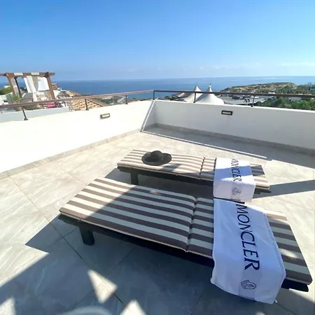 アパート Luxurious Seafront Penthouse