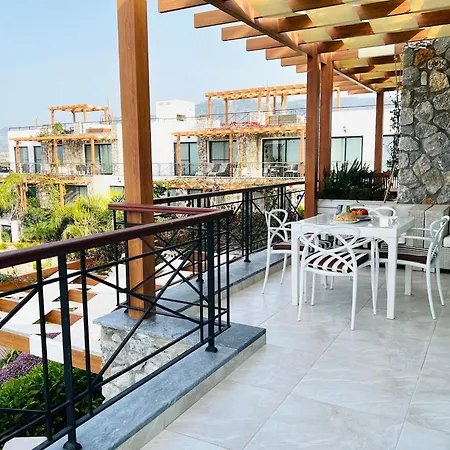 Apartment Luxurious Seafront Penthouse